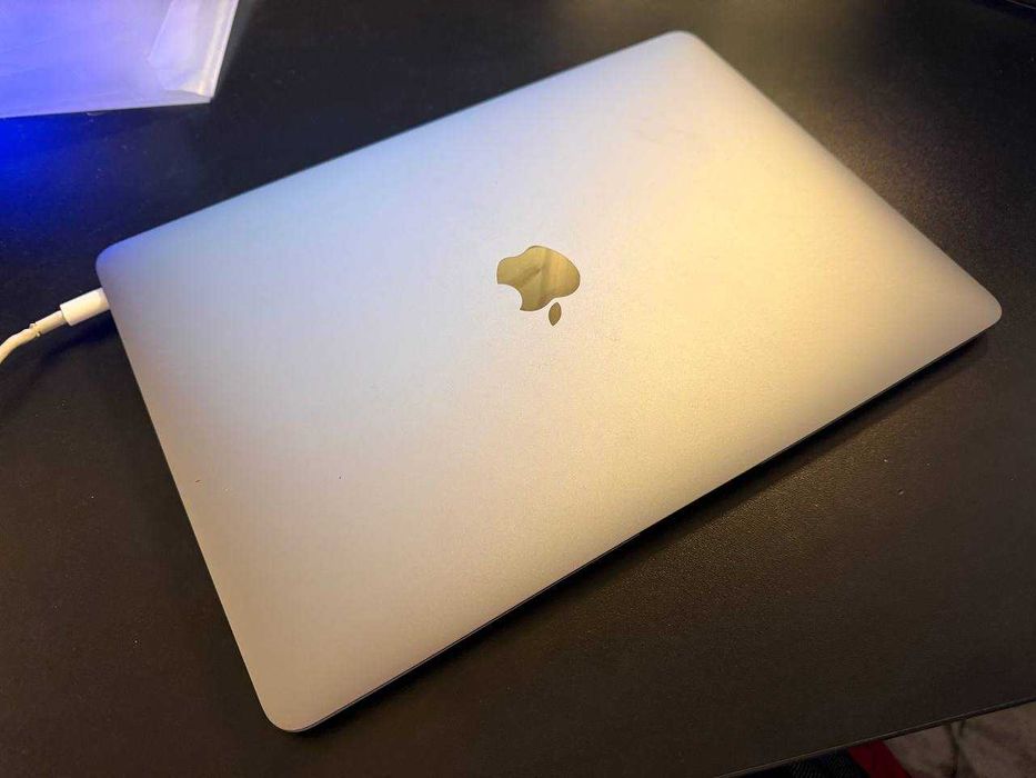 MacBook Air 13 2020 [2022] [M1 16GB RAM 256GB SSD] | Гарний Стан