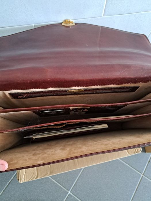 Mala de pele como nova