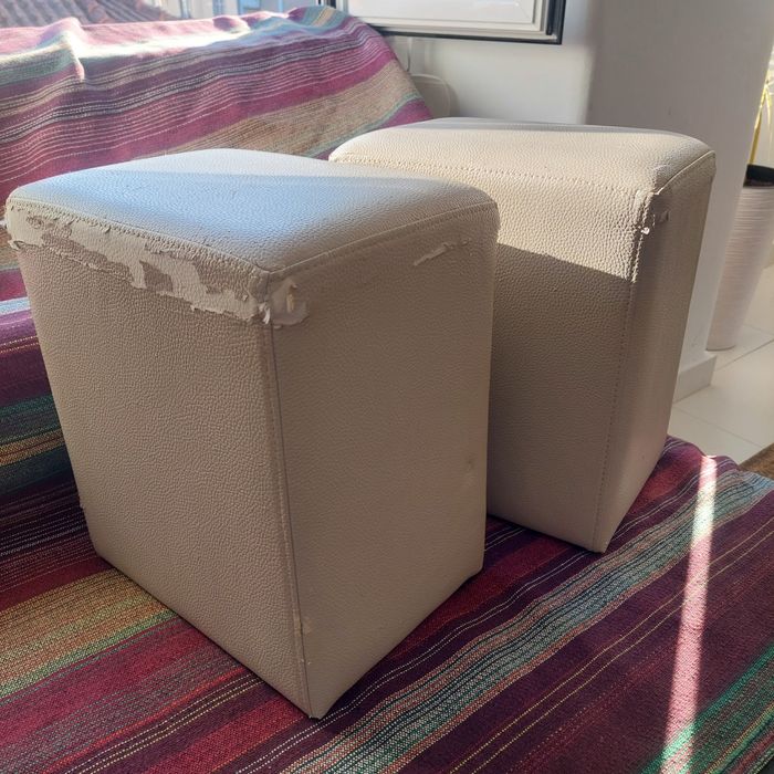 Bancos em pele bege