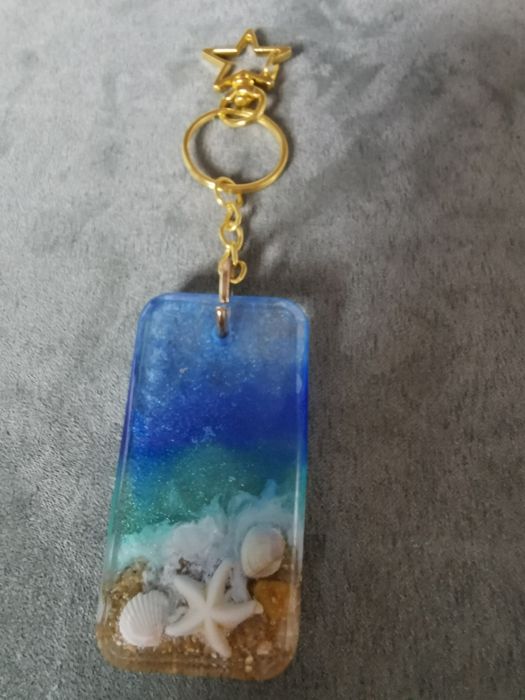 Brincos - 5€ cada fios - 10€ cada portachaves - 8€cada, tudo em resina