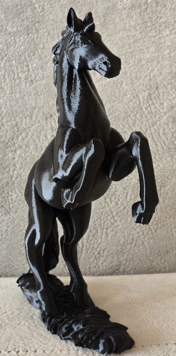 Przepiękna figurka kolekcjonerska włoska konia arabskiego. NOWA.