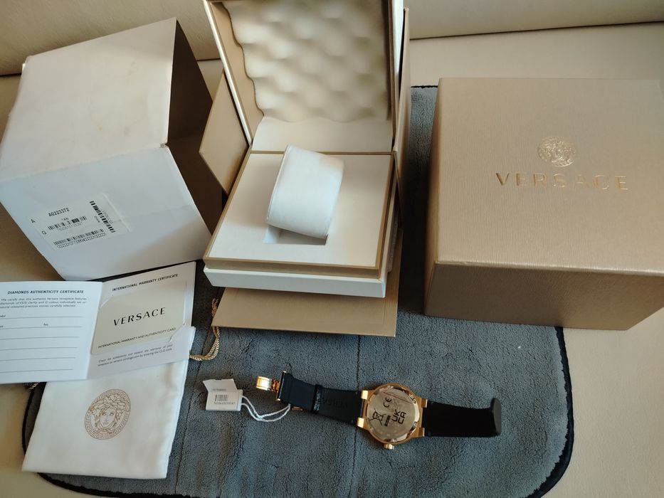 Zegarek  Versace VE7E00223