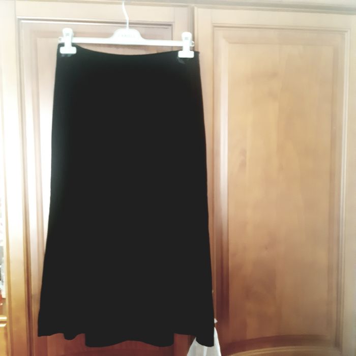 Saia de veludo fino mto boa qualidade .Marca Caroll T40 com 38,5cm