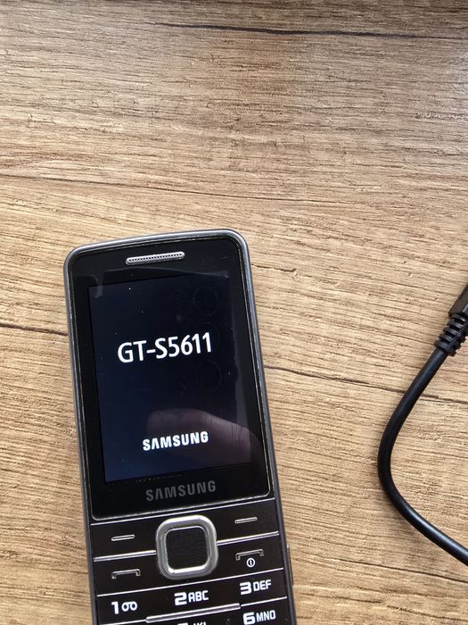 Telefon Samsung GT-S5611