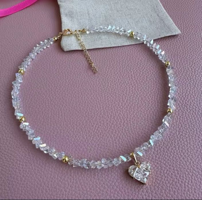 Кришталевий чокер з сяючим сердцем