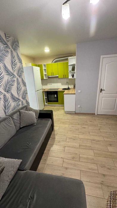 Продам 2  кімнатну квартиру з евроремонтом вул. Коксовая 16
