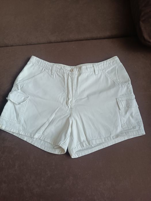 Krótkie spodenki z kieszeniami 38