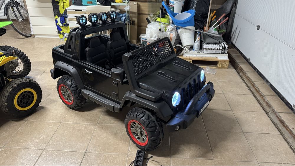 Jeep 2-os. Dla dzieci na akumulator Ramiz