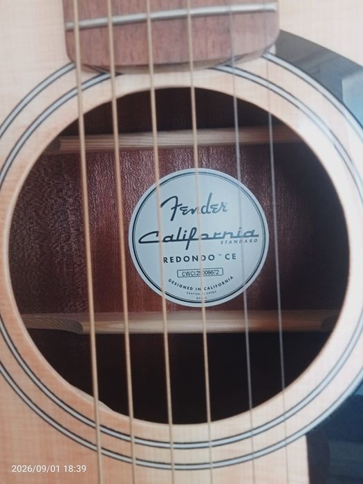 Guitarra Fender acústica
Esta como nova, foi usada poucas vezes.
