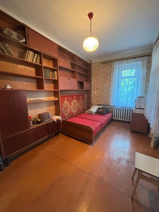 Продам найдешевшу   3 кімнатну у м.Шептицький