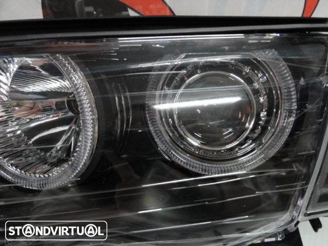 Farois frontais angel eyes para BMW E46 4 portas / limosine 98-01 fundo preto.