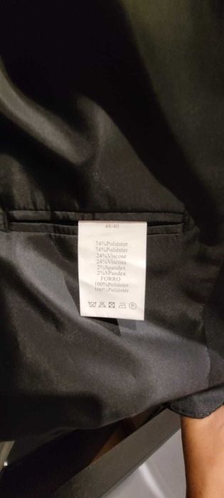 fato de homem cinza escuro como novo