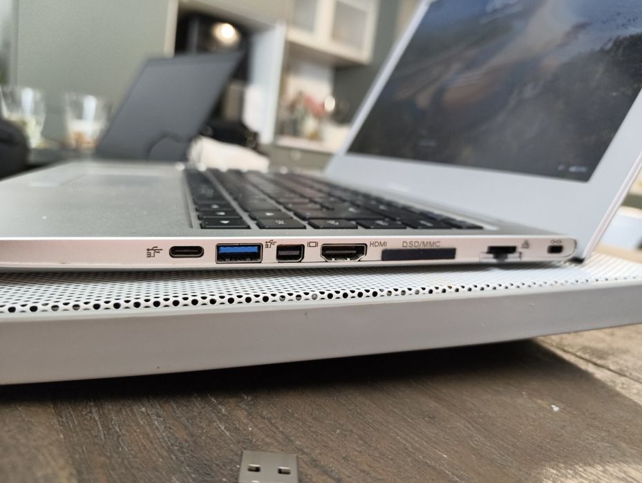 Clevo N13xWU i7-8550u 8gb DDR4 -256Gb nvme + 500Gb HDD