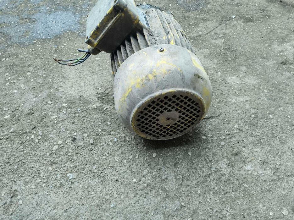 Silnik Lenze kołnierzowy na siłę 2,2kw 380V 1400