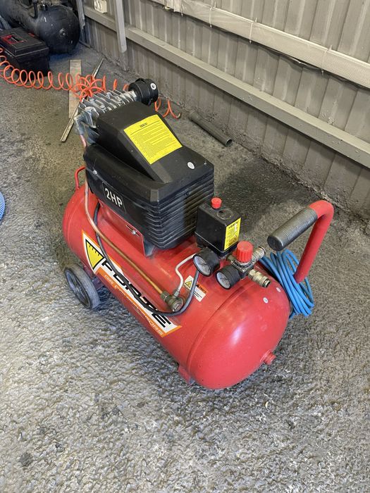 Продам компрессор 50л