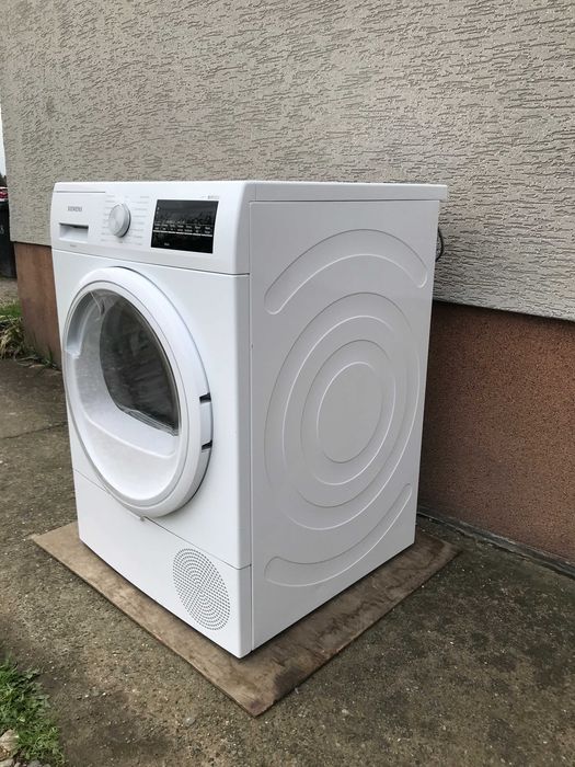 Suszarka Siemens IQ 500 - pompą ciepła - 8 kg. WT47R440