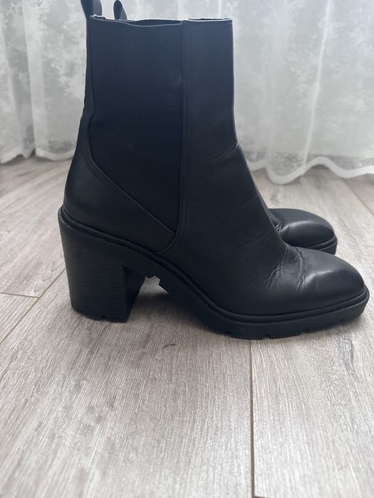 Шикарні шкіряні демі ботінки від Зара,Zara