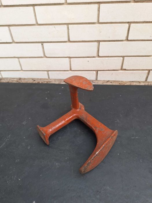 Продам б/у лапу для ремонта обуви .