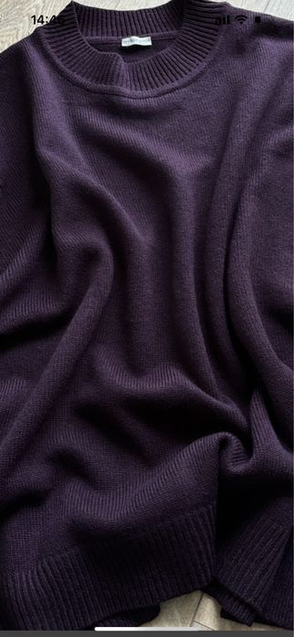 Светр сливого кольору