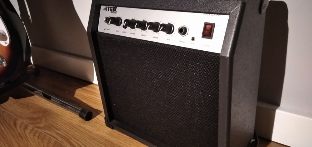 Nova Guitar + 2 Amplifiers (Used/New) + Accessories64284990900354122