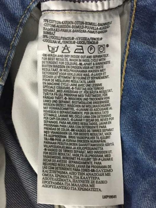 Levi’s proste jeansy z mankietami 26x32