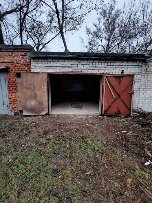 Продам гараж в центрі міста.