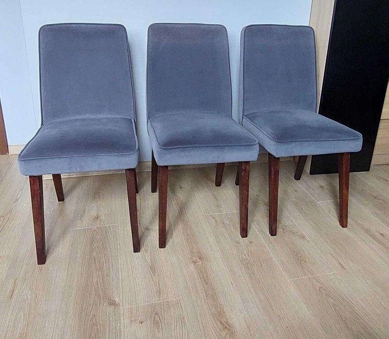 krzesła PRL tapicerowane po renowacji