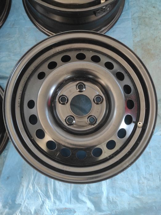 Felgi stalowe HYUNDAI KIA R 16 5x114,3 otwór 67 mm NOWE
