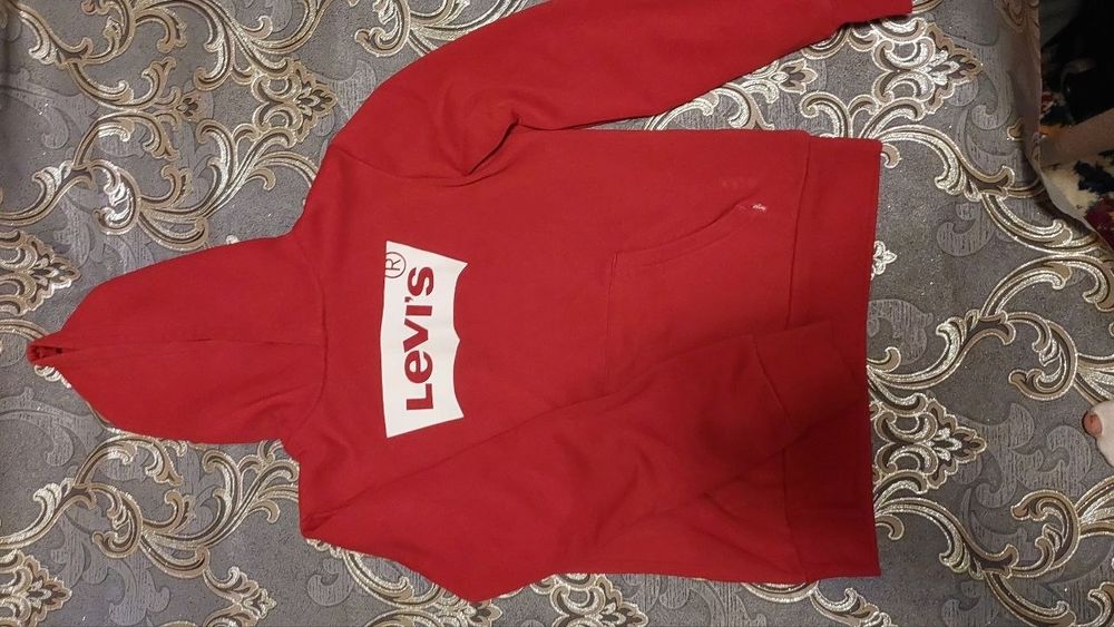 Продам кофту Levi's