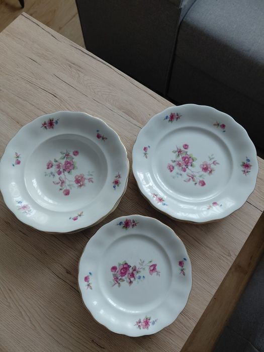 Porcelana Karolina lata 60/70 - talerze głębokie, obiadowe i małe