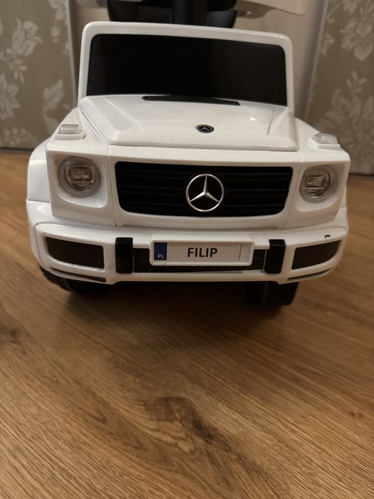 Biale autko mercedes z klaksonem jeździk pchacz