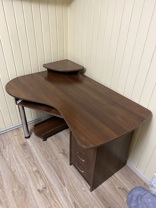 Стол компьютерный