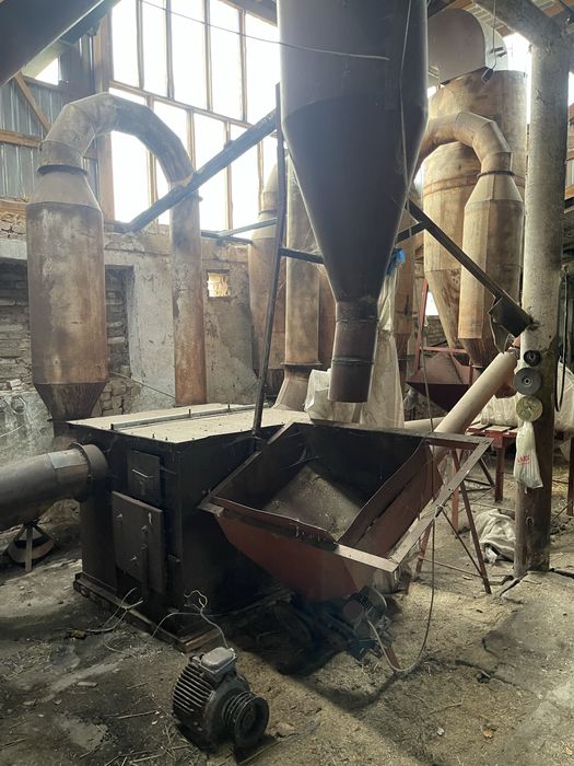 Обляднання для брикетів з соломи