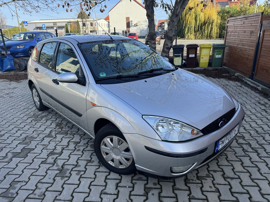 Ford focus 1.6 benz niski przebieg bez rdzy2003r