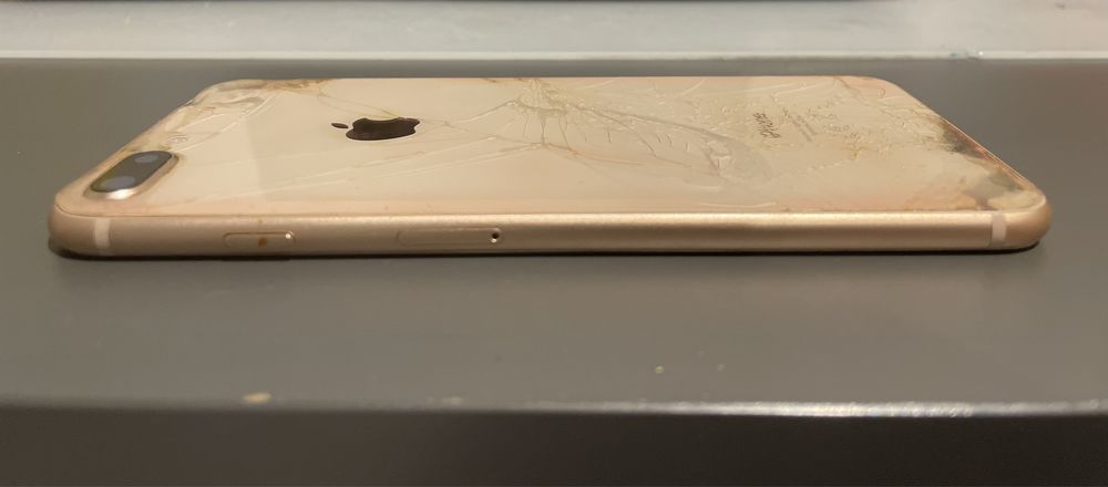 Iphone 8 Plus 256gb tela traseira trincada