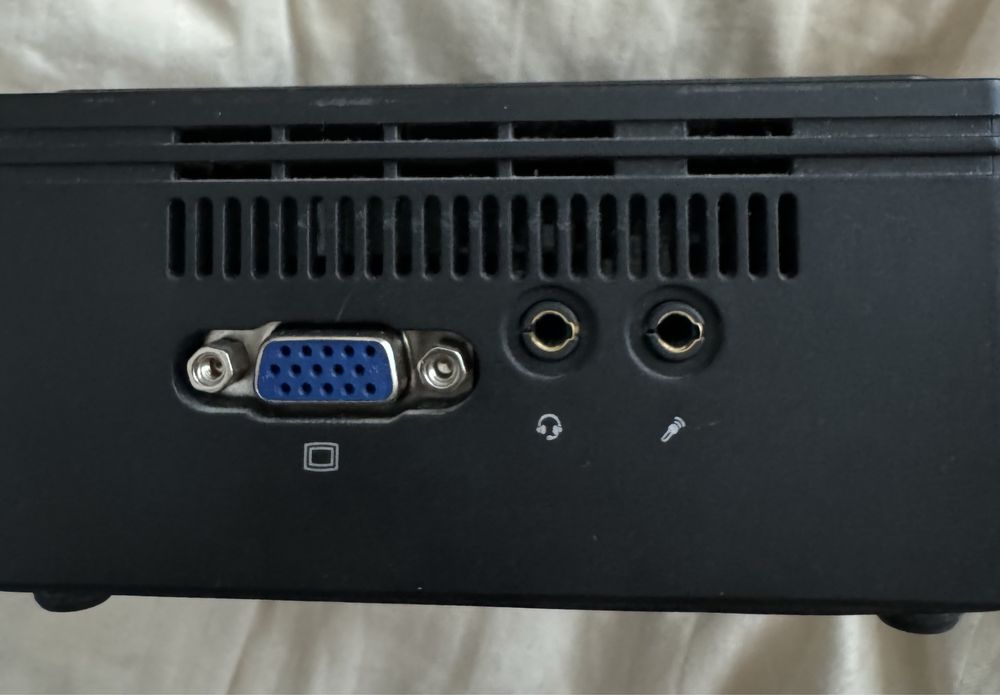 Kомпьютер Gigabyte brix GB-BACE-3160