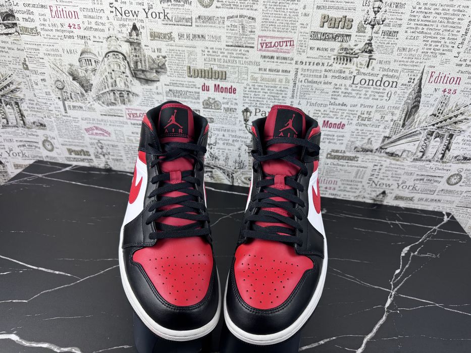 Кросівки Nike Air Jordan 1 Mid Розмір 47.5 / Взуття