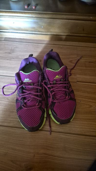 Яскраві кросівки Montrail для бігу та активного відпочинку