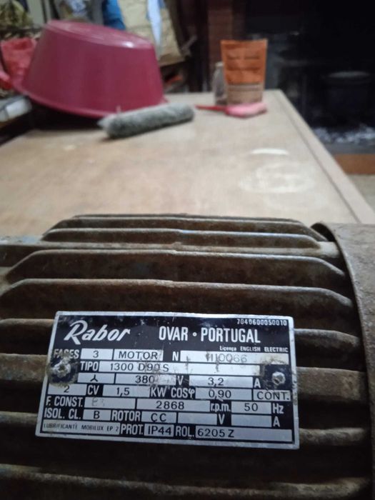 Motor de rega trifásico usado