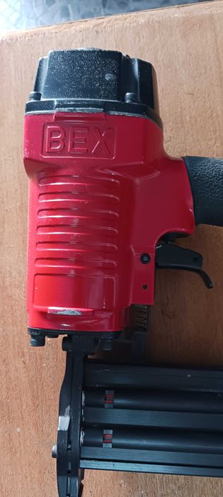 Pistola pneumática de pregos de aço