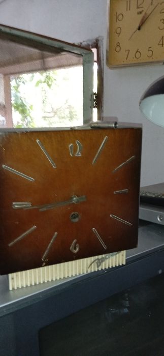 Часы винтажные с ключом