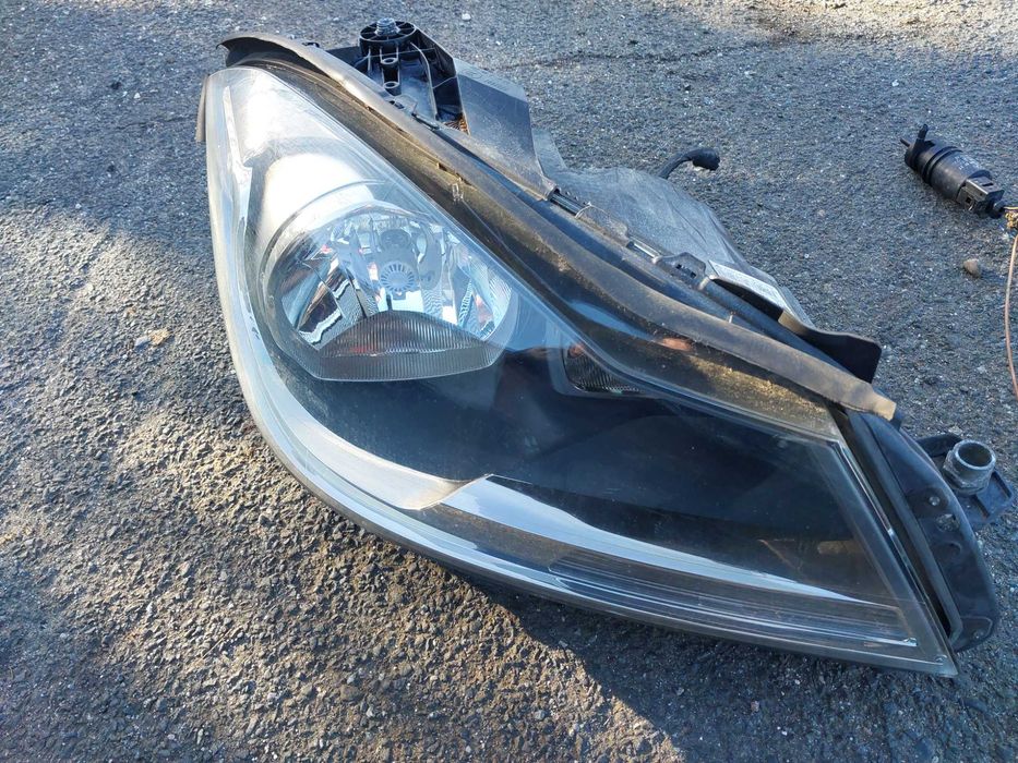 Lampa prawa przod przednia mercedes c-klasa w204 lift 2013r anglik