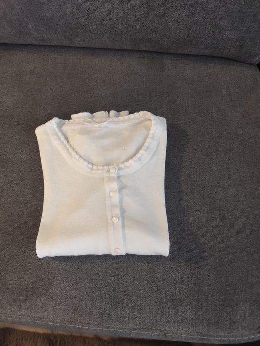 Biały sweterek rozpinany