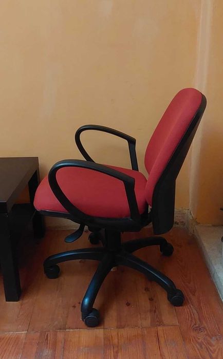 Cadeira de computador /escritório vermelha giratória