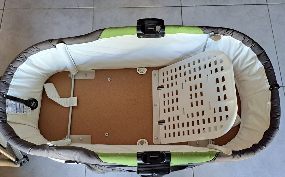 Berçário de bebé em ferro + carrinho de bebé (conjunto)