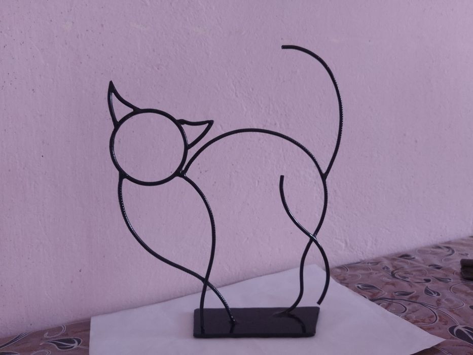 Декоративна металева кішка