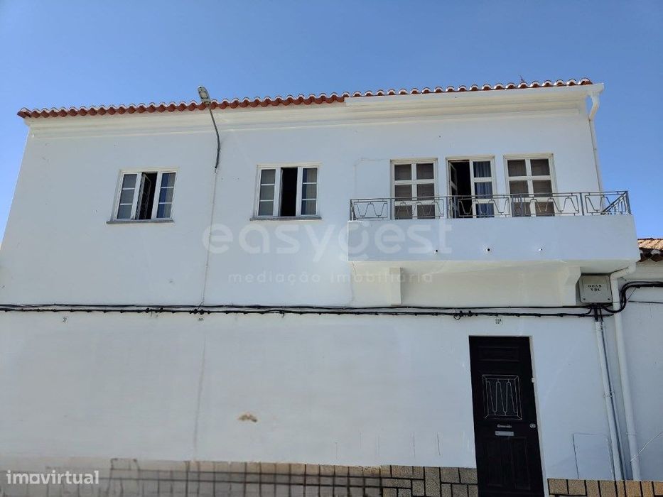 4-Bedroom Duplex House with Patio in the Center of Vidigueira