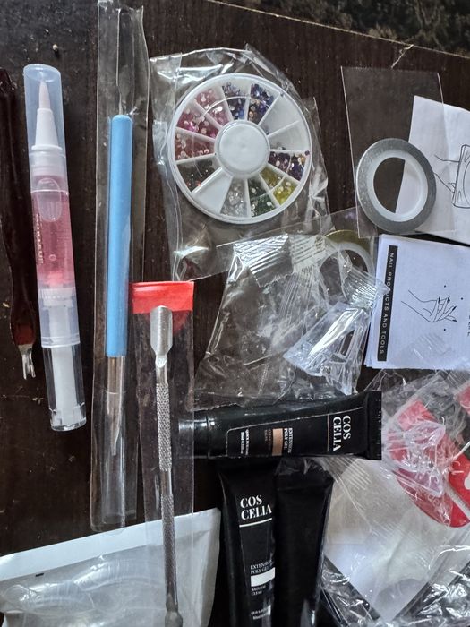 Kit de manicure Coscelia completo com máquina UVA