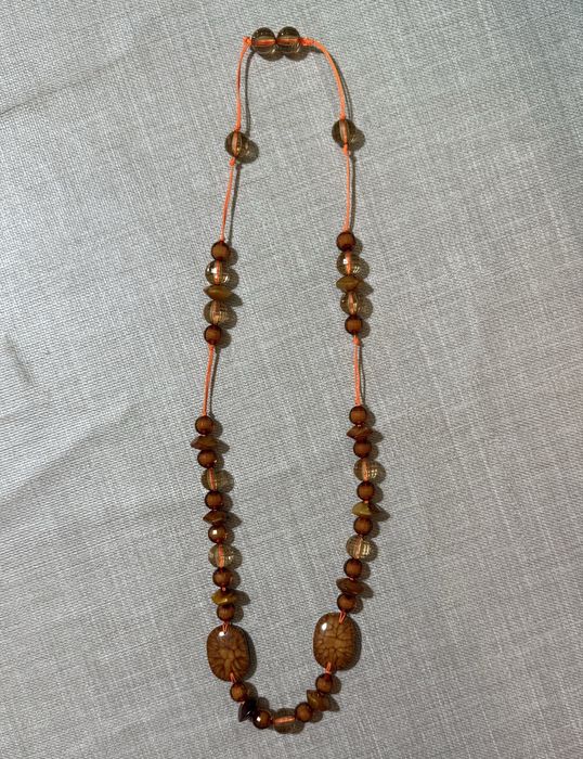 Colar de bijuteria artesanal - Modelo Madeira.