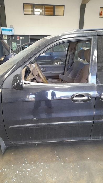 Porta frente esquerda KIA Carnival II (GQ)
